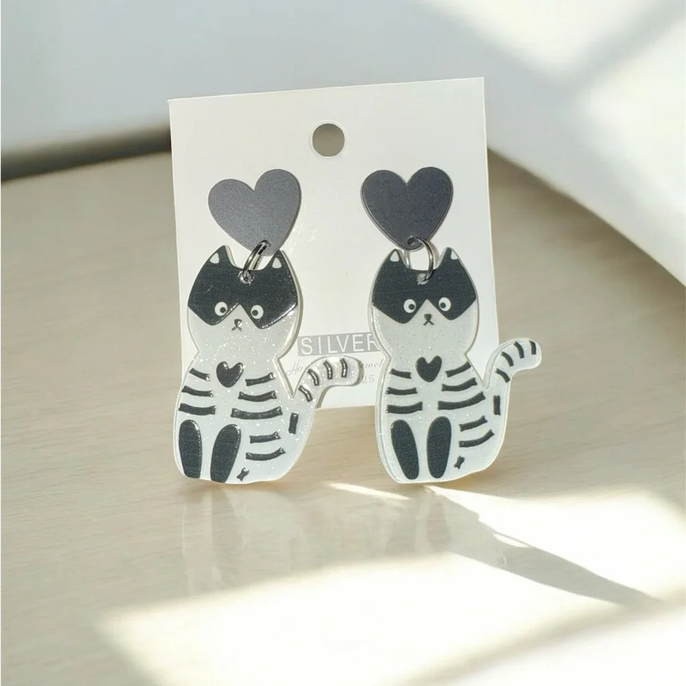 Stylish Cat Earrings - Black and White